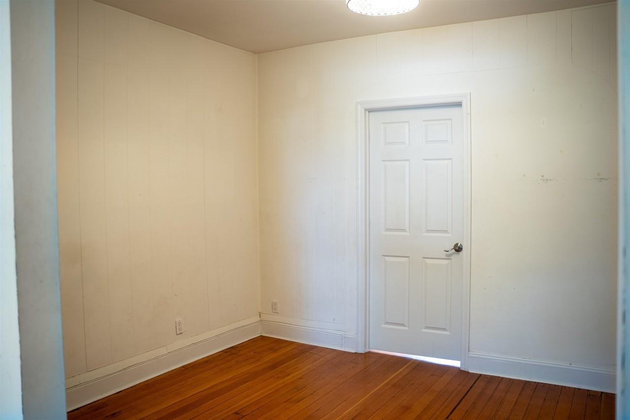 294 Clerk St #1 - Photo 5 of 13