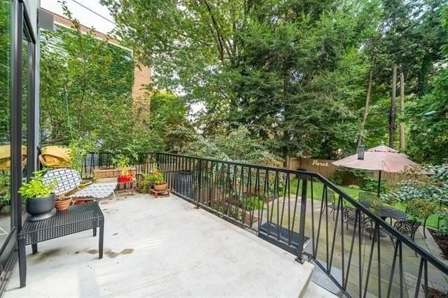 105 Fairview Ave - Photo 4 of 48