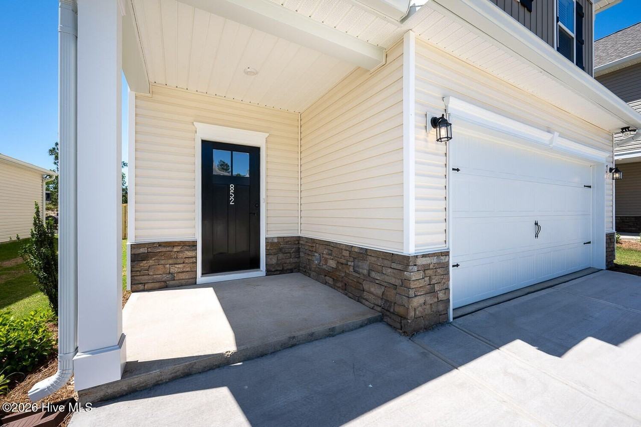852 Tess St - Photo 2 of 30