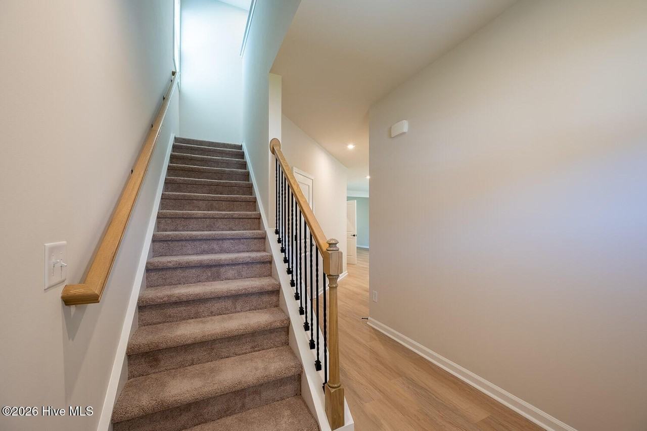 852 Tess St - Photo 4 of 30