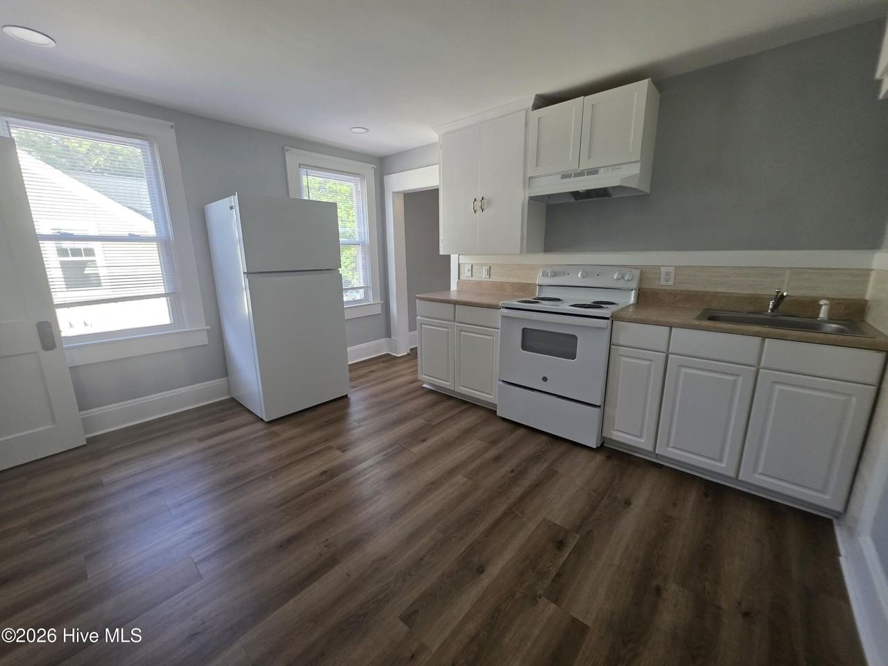440 N May St #C - Photo 3 of 6