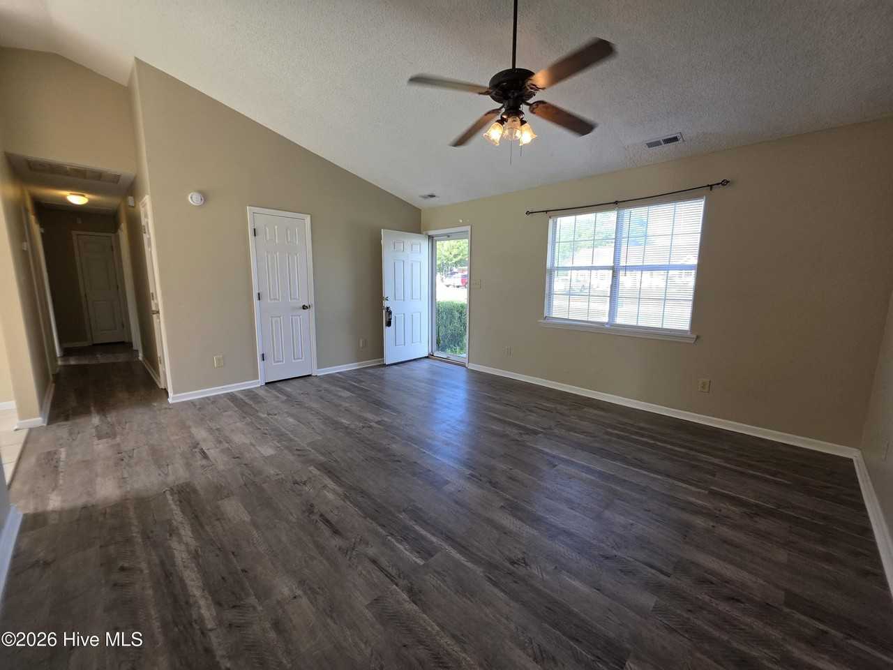 206 S Ginger Dr - Photo 3 of 15