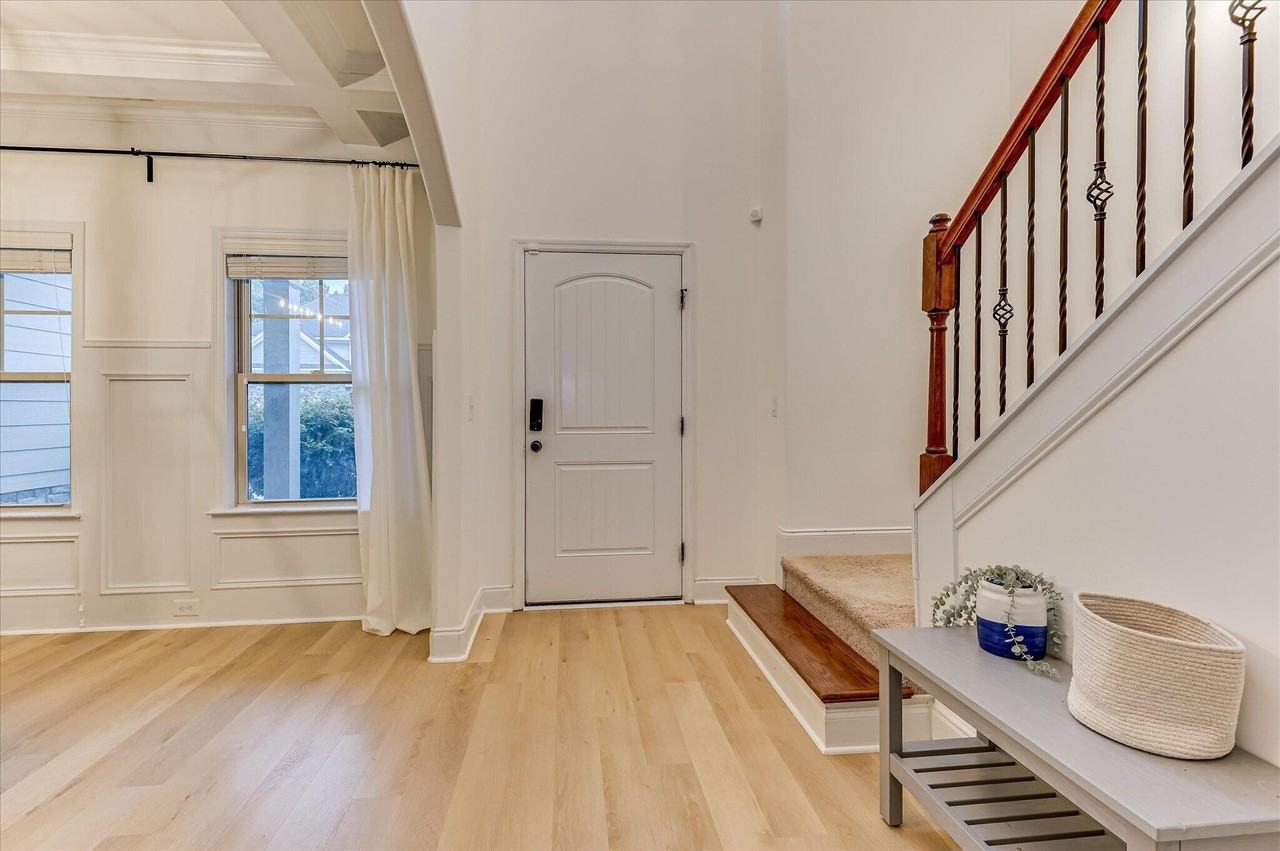 259 Wentworth Pl - Photo 3 of 48