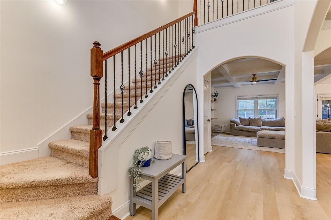 259 Wentworth Pl - Photo 5 of 48