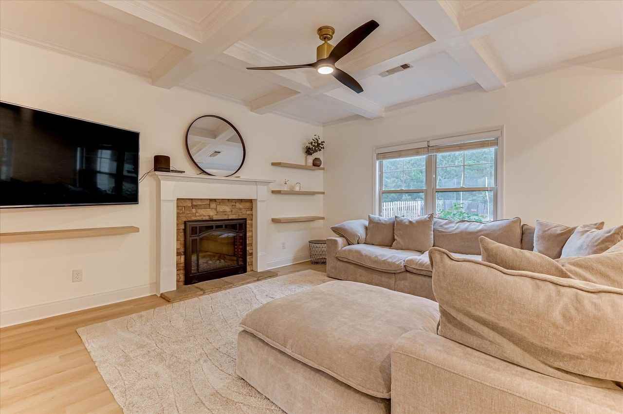 259 Wentworth Pl - Photo 6 of 48