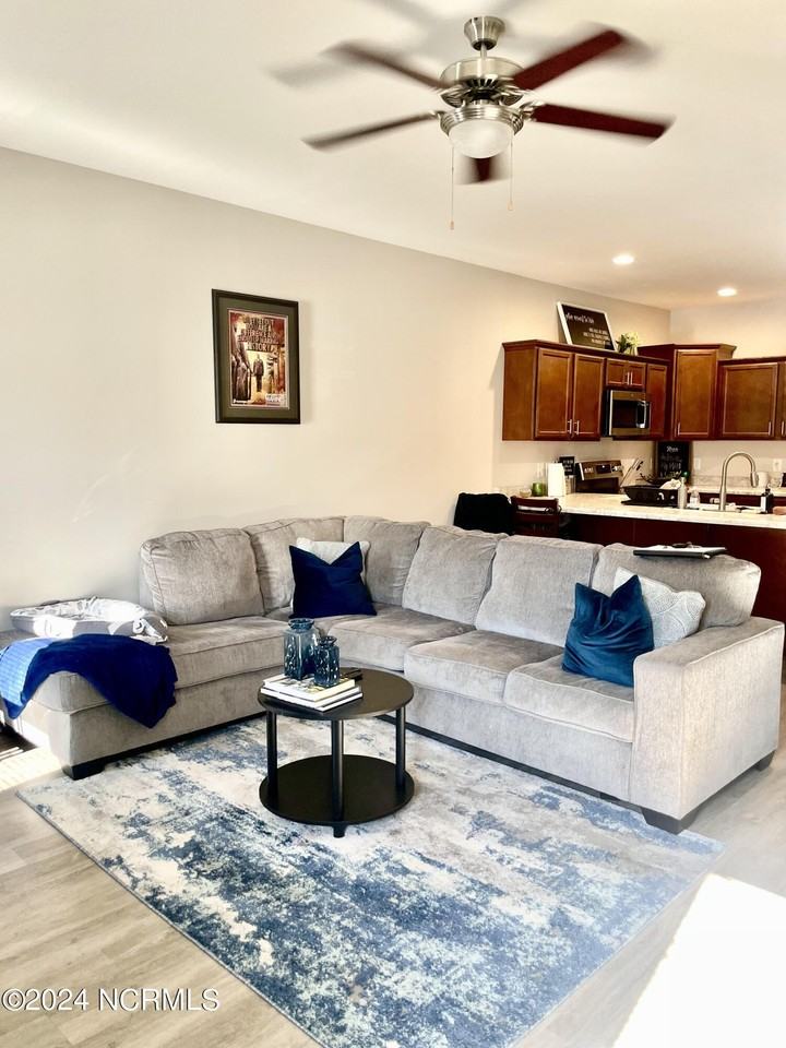 314 S Stingray Ln - Photo 4 of 21