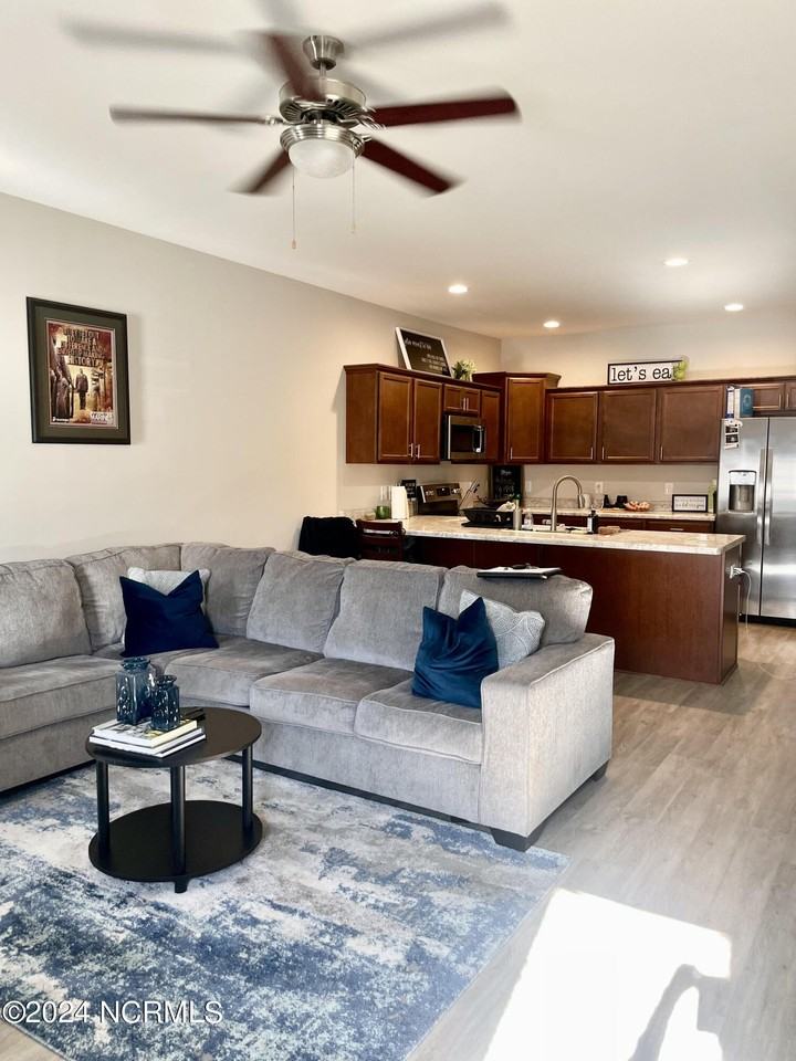 314 S Stingray Ln - Photo 5 of 21