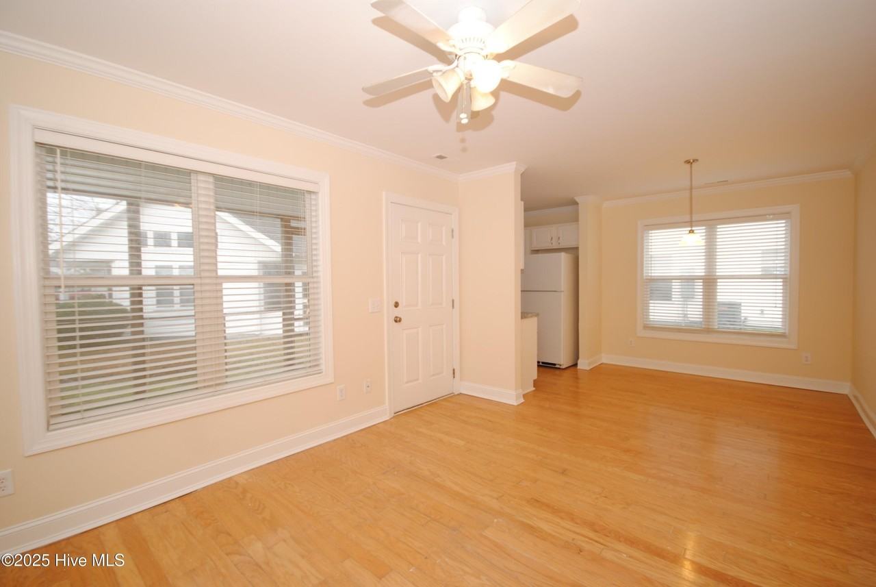 3225 Belmont Cir - Photo 5 of 23