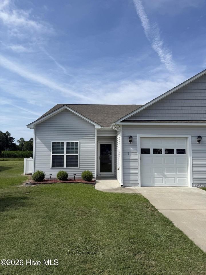 211 Briarcliff Ct - Photo 2 of 13