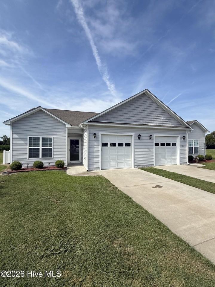 211 Briarcliff Ct - Photo 3 of 13