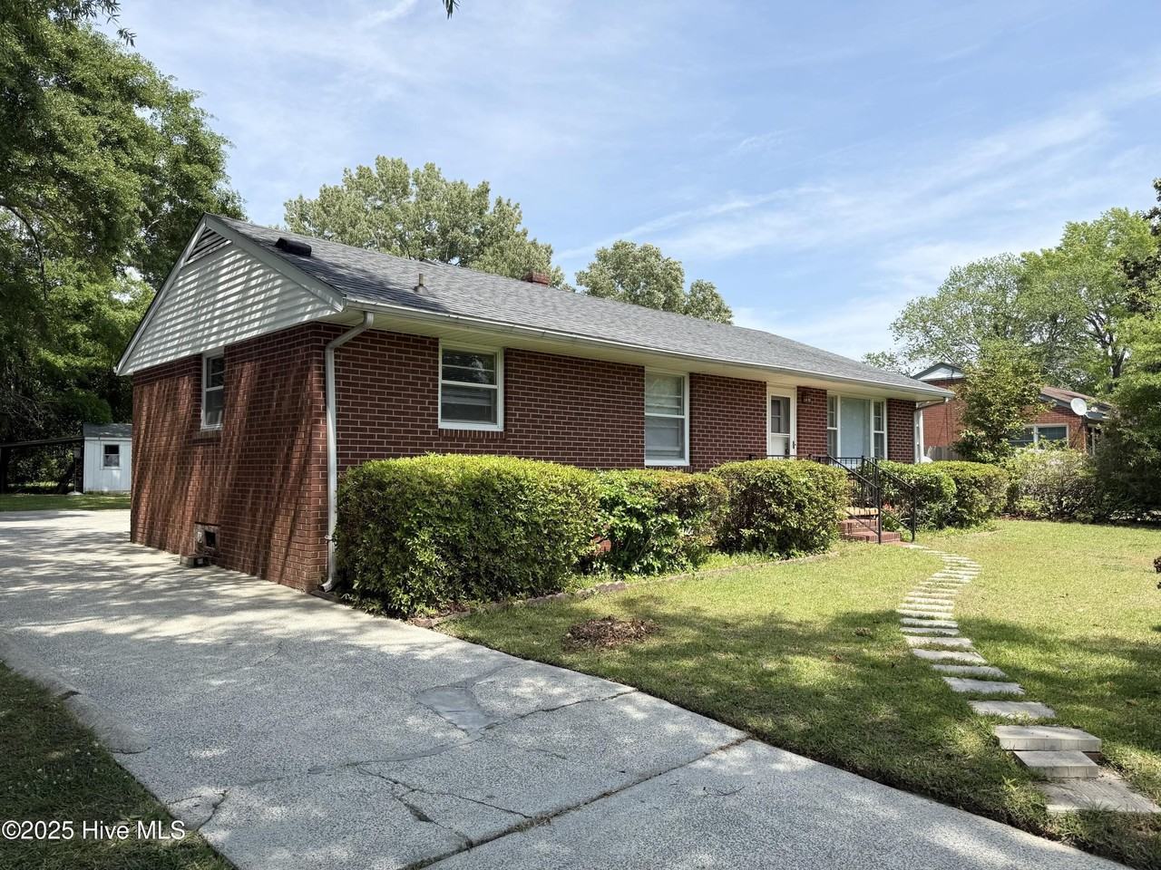 2703 Jackson Dr - Photo 2 of 20