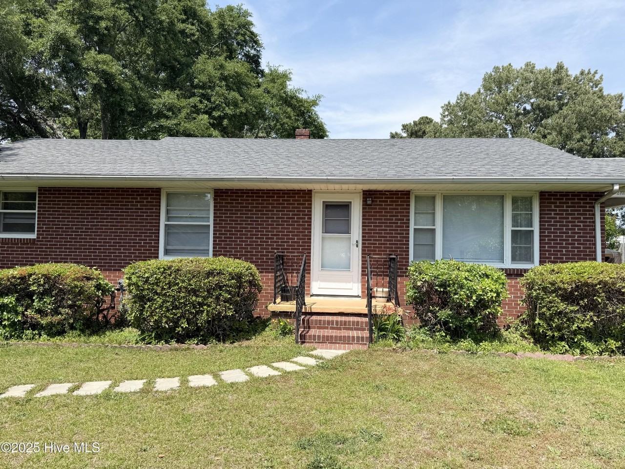 2703 Jackson Dr - Photo 3 of 20
