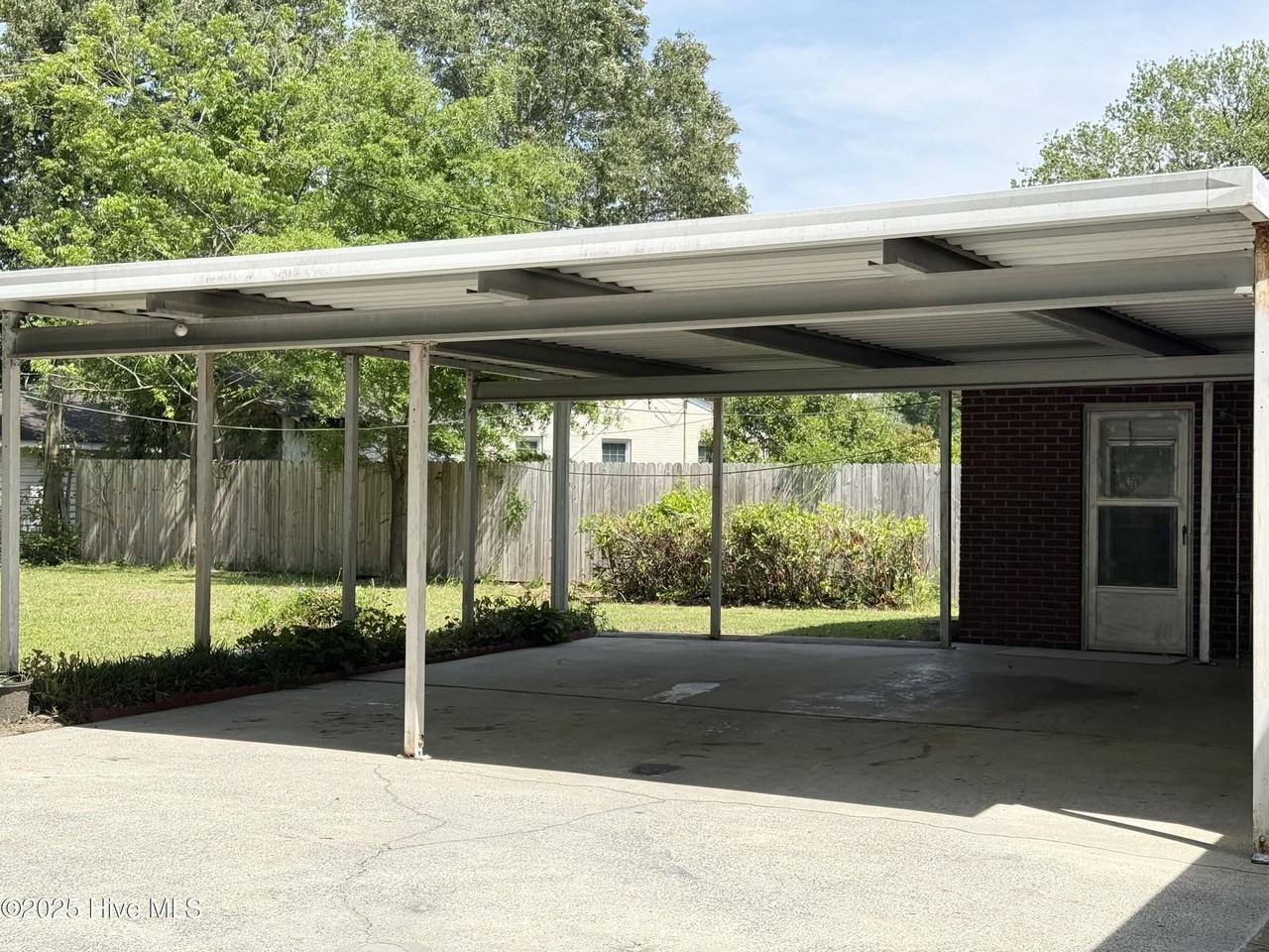2703 Jackson Dr - Photo 5 of 20
