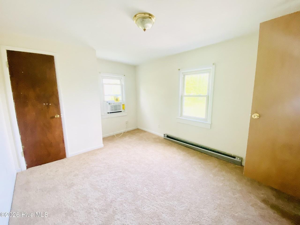 501 E Broad St #B - Photo 3 of 6