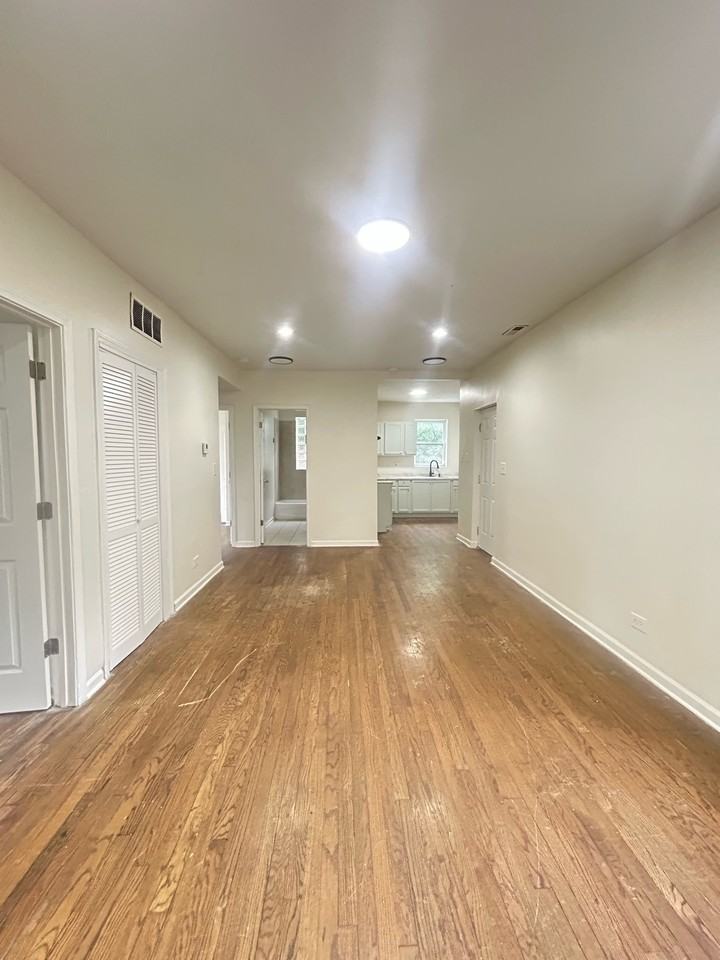 9120 S Dauphin Ave Apt 1w #9120-1W - Photo 2 of 12