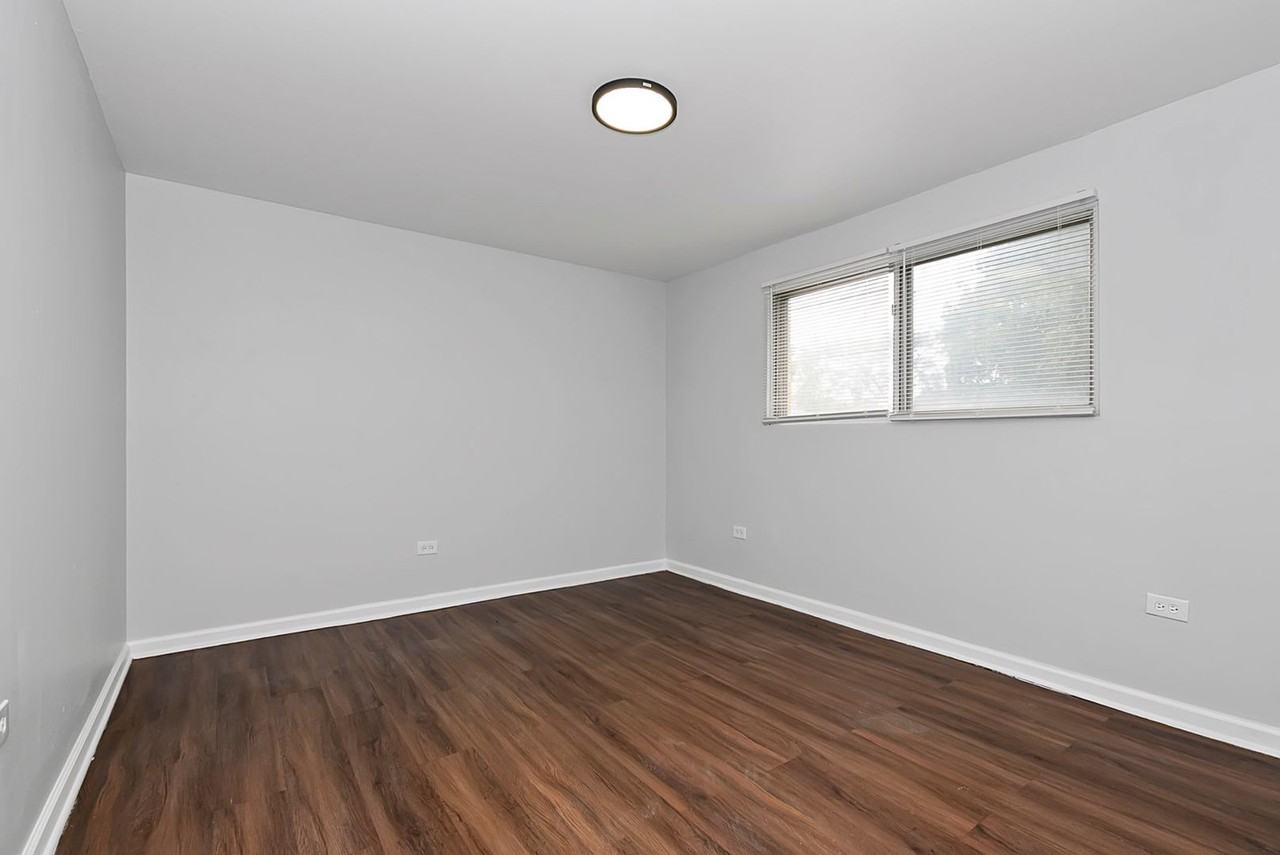 4634 W 79th St - Photo 4 of 8