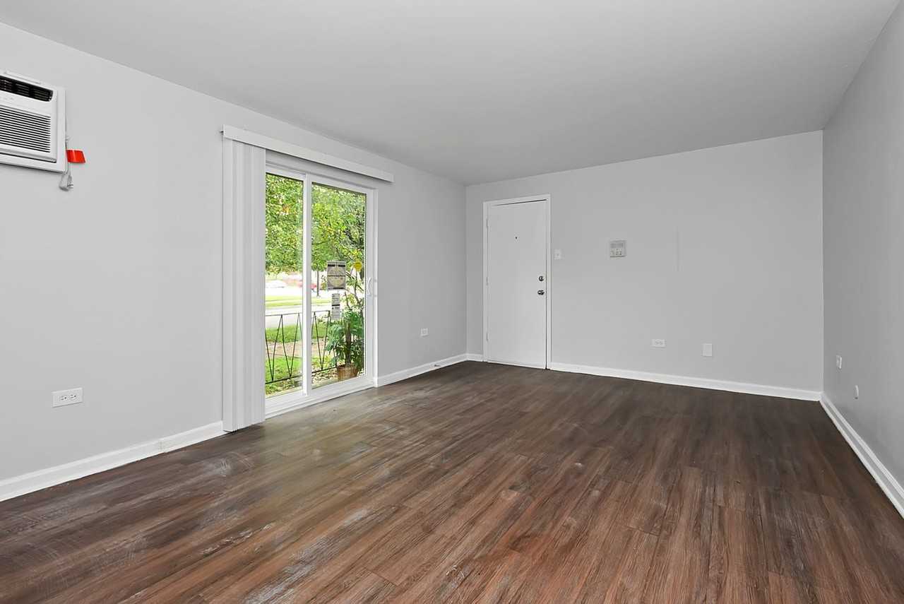 4634 W 79th St - Photo 5 of 8
