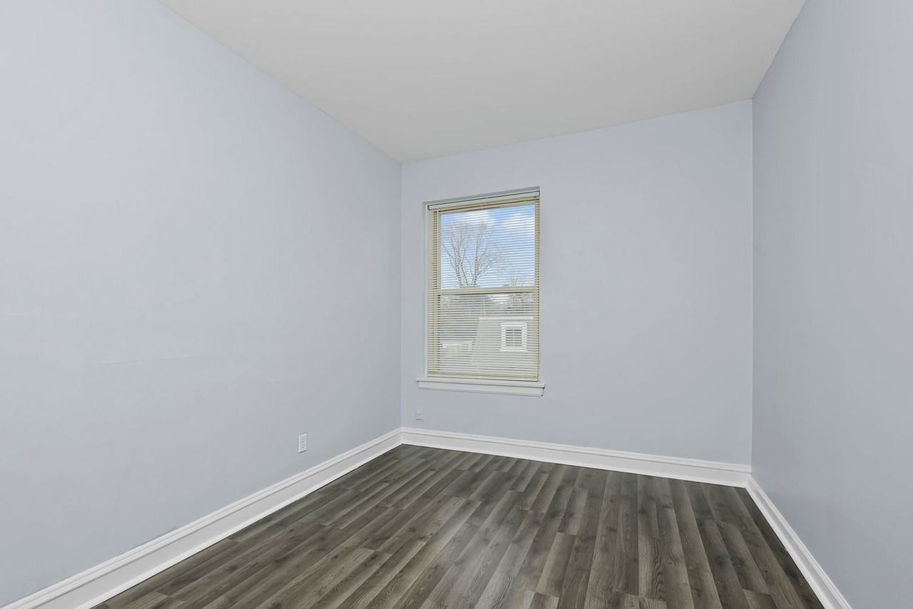 2324 W 111th St - Photo 5 of 8