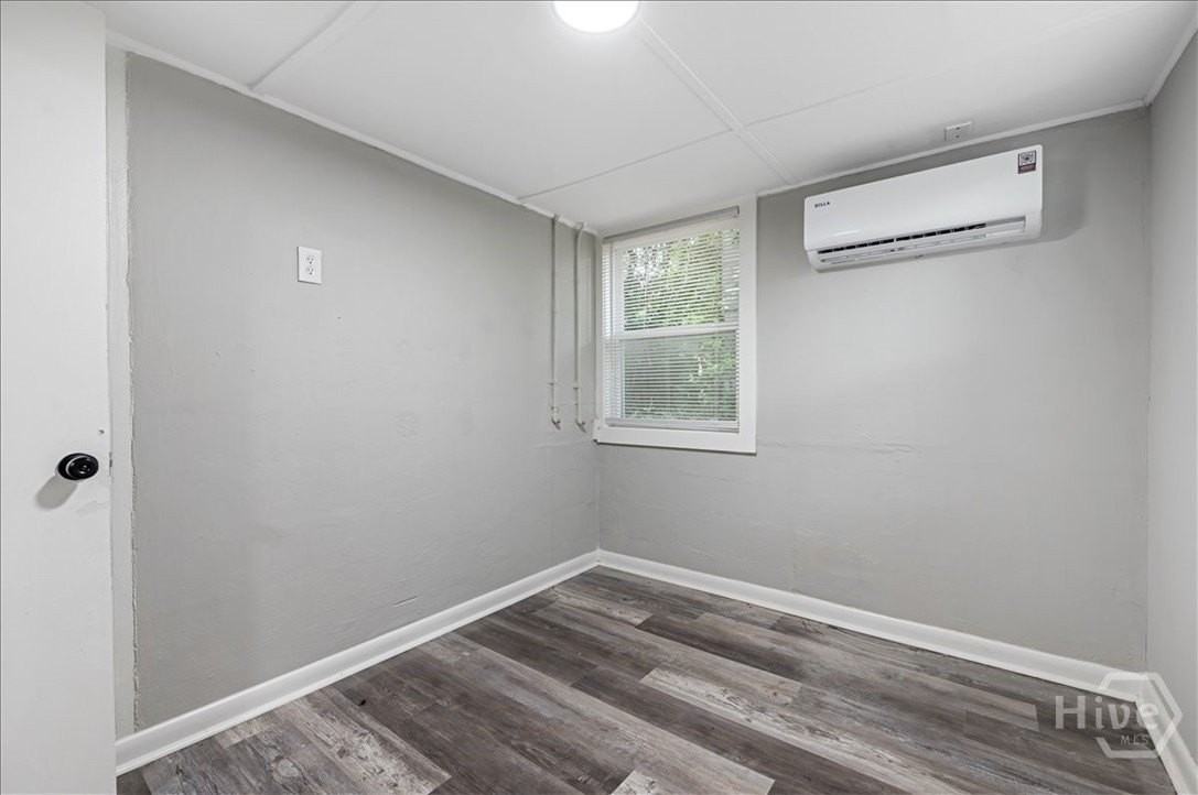 119 W 60th St #B - Photo 4 of 11