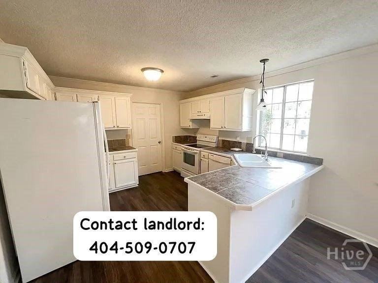 104 Nottingham Ct - Photo 2 of 9