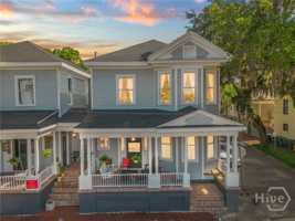 featured image of 114 W Waldburg St
