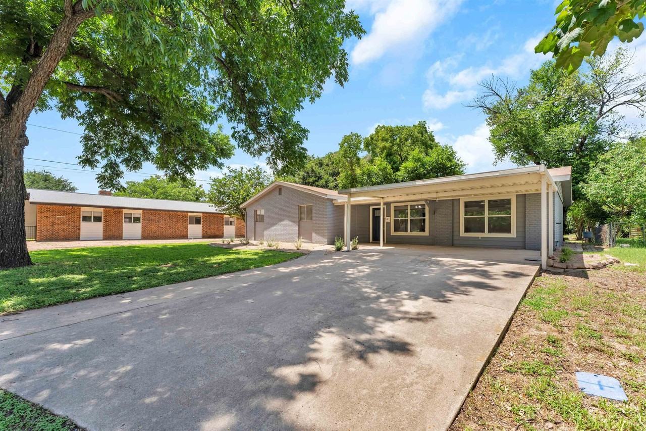 1803 Bluebonnet Ln - Photo 4 of 33
