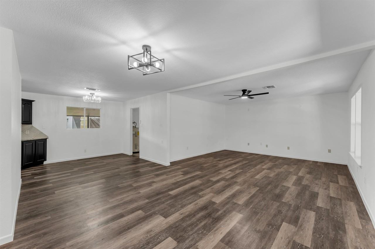 1803 Bluebonnet Ln - Photo 7 of 33