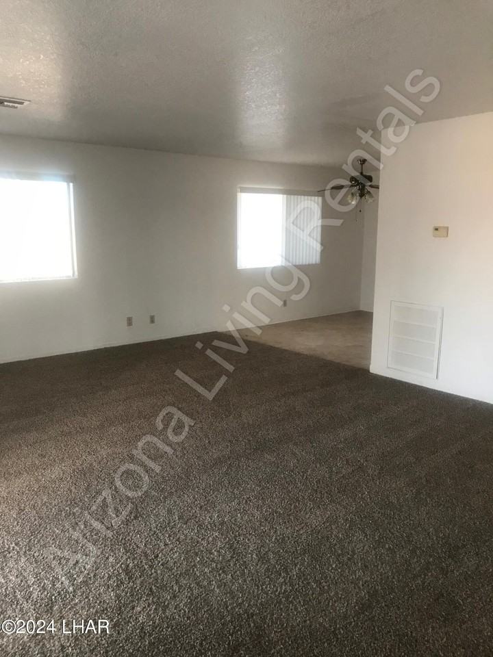 2639 Jamaica Blvd S #1 - Photo 4 of 15