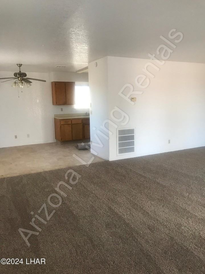 2639 Jamaica Blvd S #1 - Photo 5 of 15