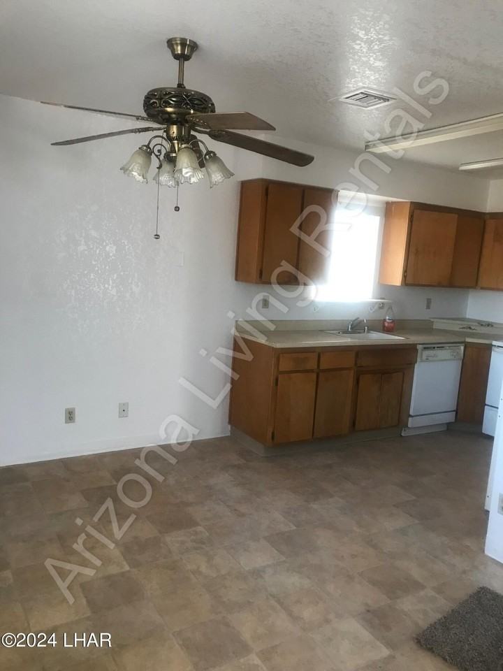 2639 Jamaica Blvd S #1 - Photo 7 of 15