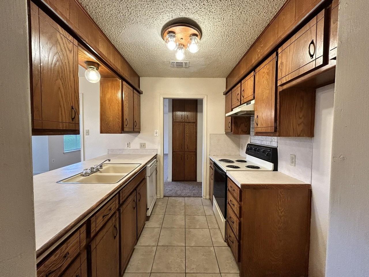 2303 84th St - Photo 4 of 24