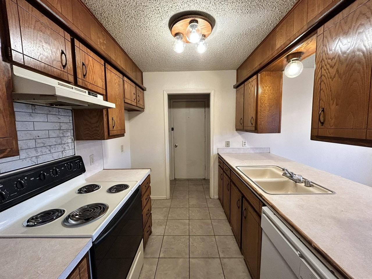 2303 84th St - Photo 5 of 24