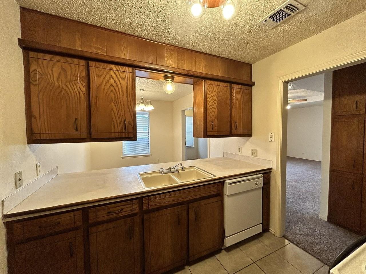 2303 84th St - Photo 6 of 24