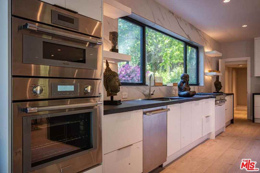 1734 N Beverly Glen Blvd - Photo 5 of 8