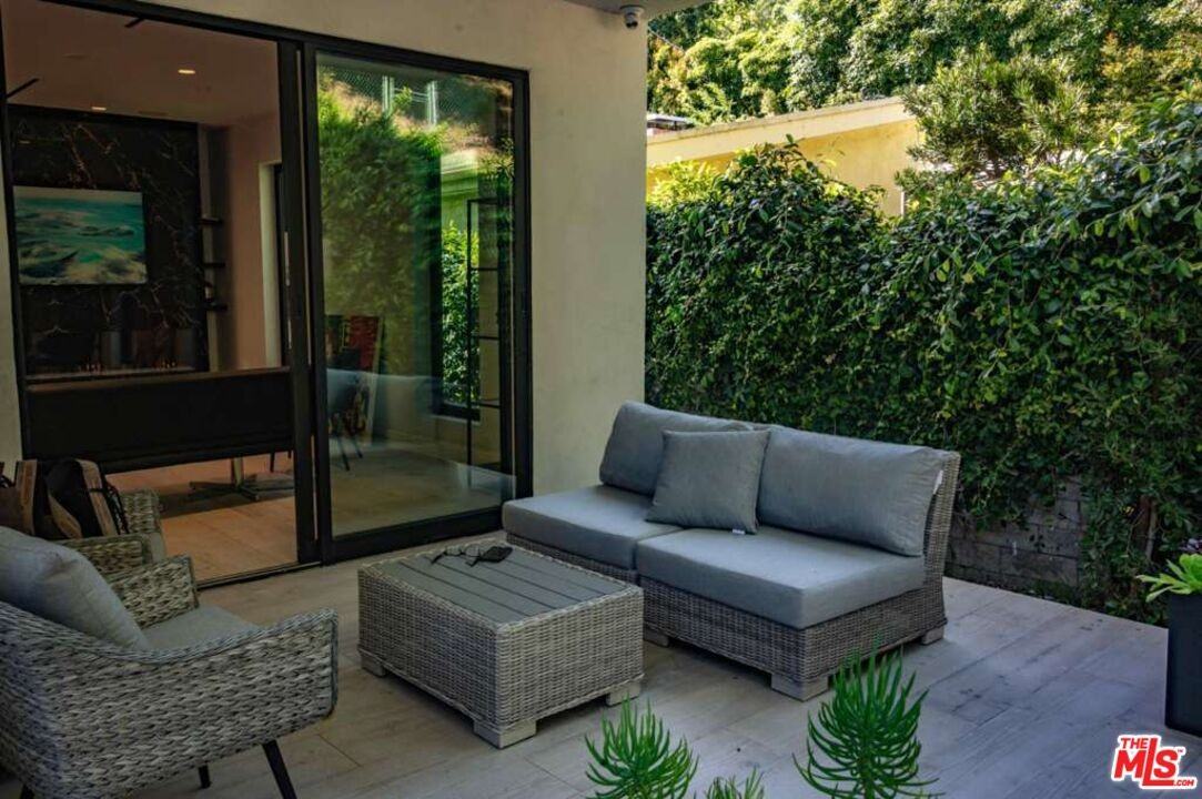 1734 N Beverly Glen Blvd - Photo 6 of 8