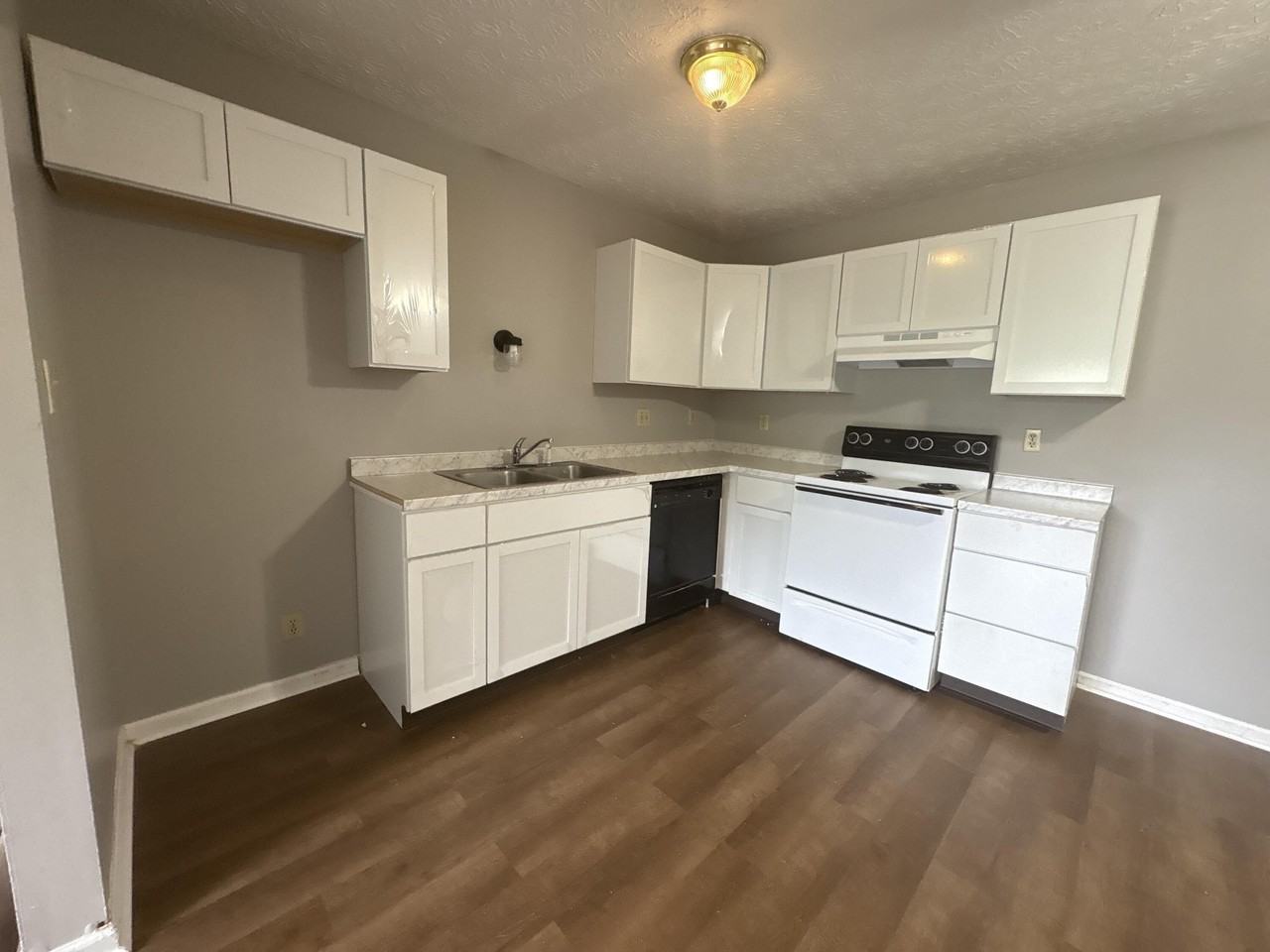121 N Brand St #13 - Photo 2 of 10