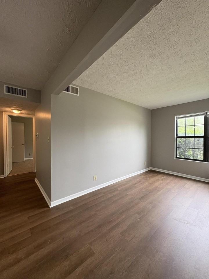 121 N Brand St #13 - Photo 3 of 10