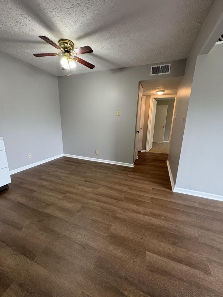 121 N Brand St #13 - Photo 4 of 10