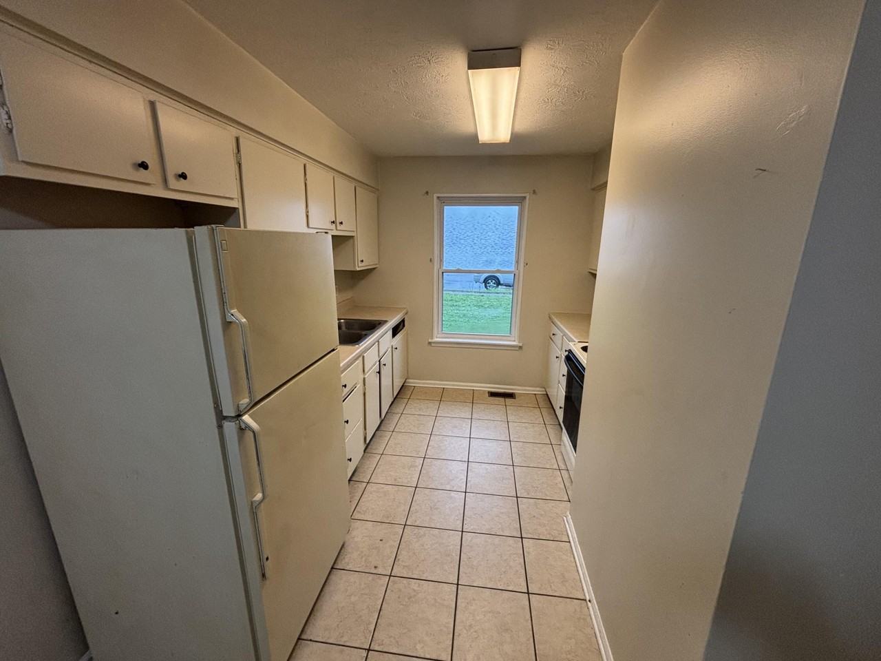 1816 Chatsworth Dr #A - Photo 3 of 8