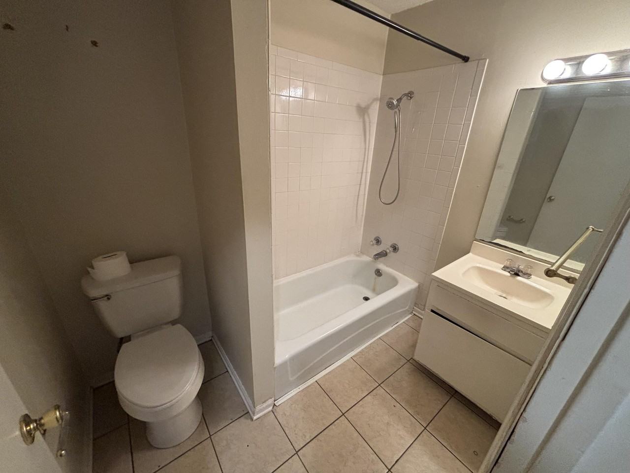1816 Chatsworth Dr #A - Photo 5 of 8