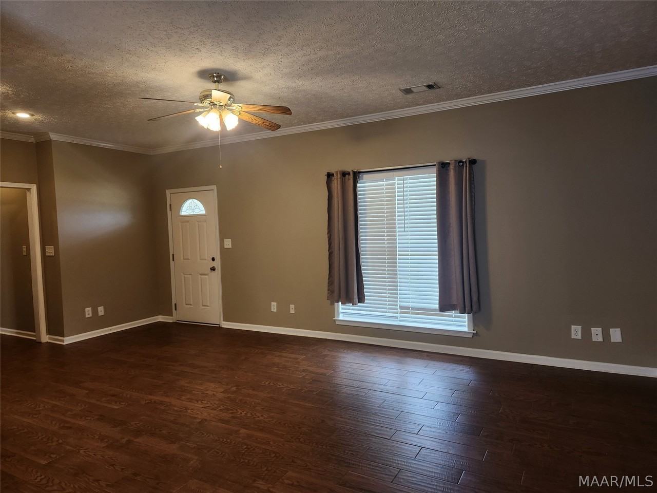 1922 Denny Dr - Photo 3 of 36