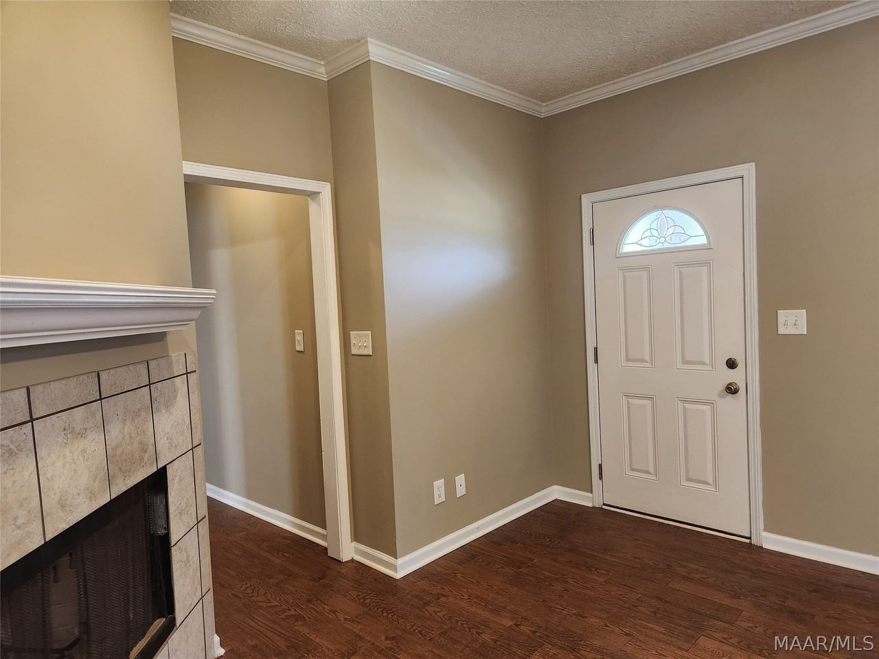 1922 Denny Dr - Photo 4 of 36