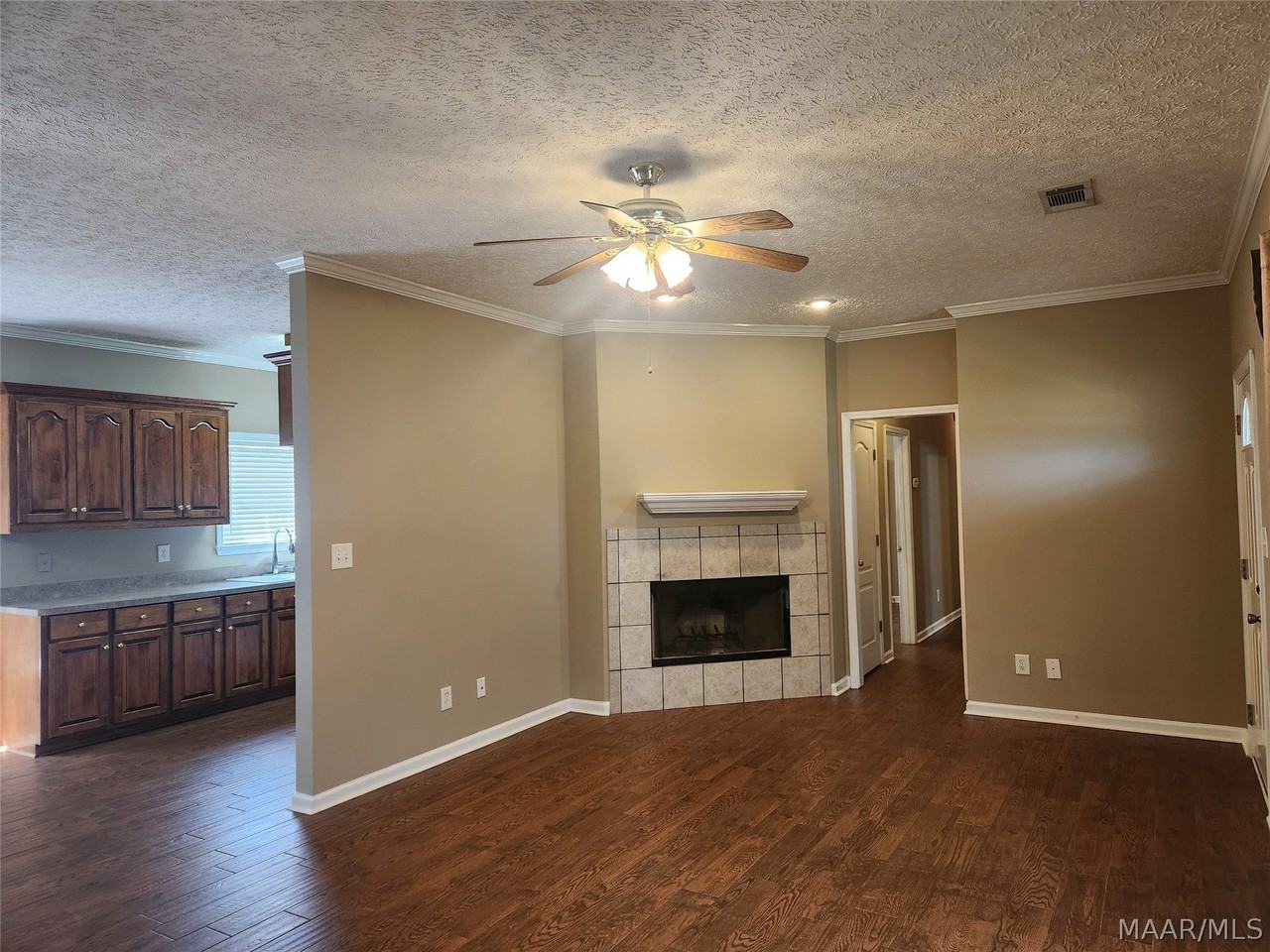 1922 Denny Dr - Photo 5 of 36