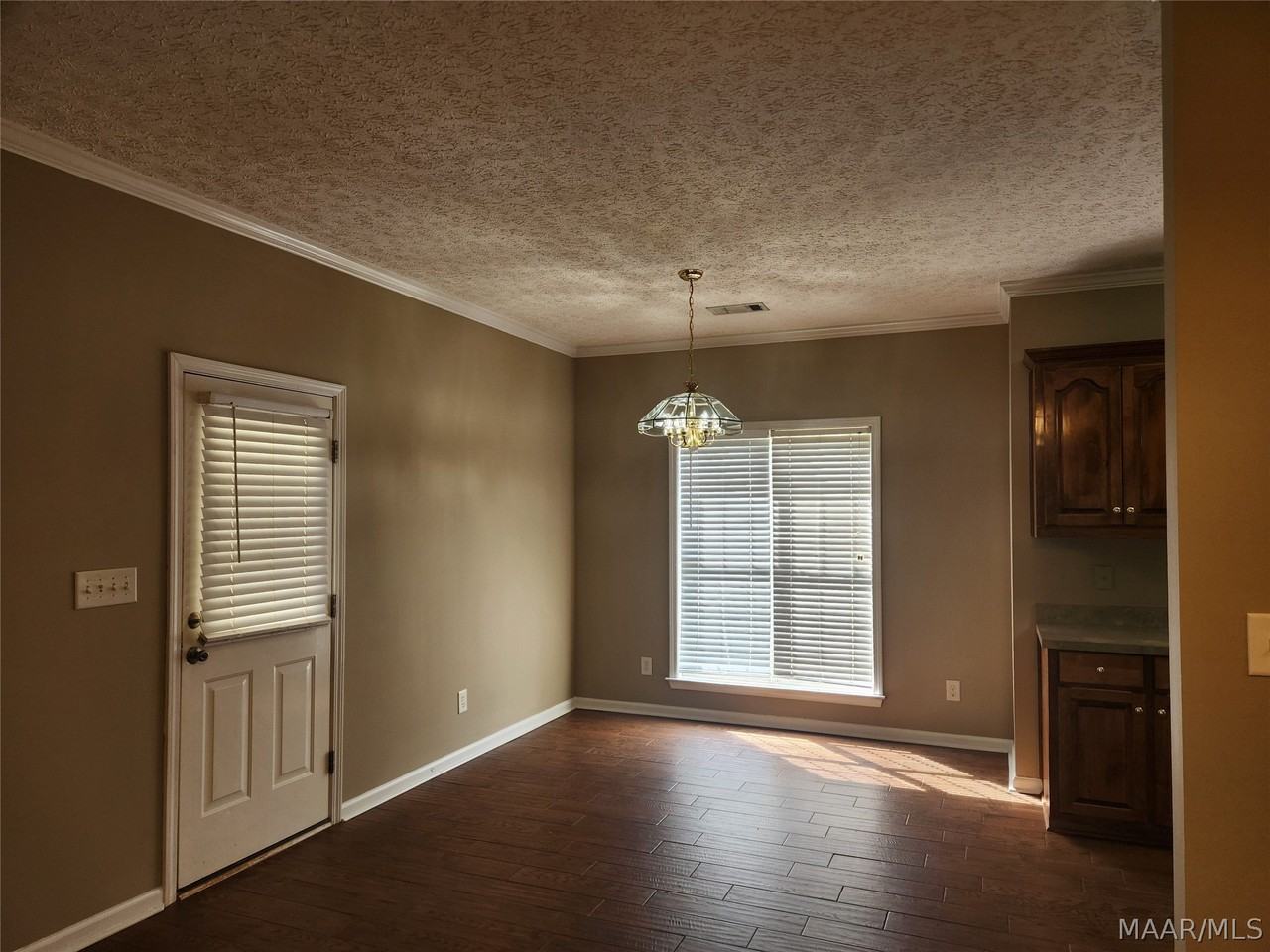 1922 Denny Dr - Photo 7 of 36