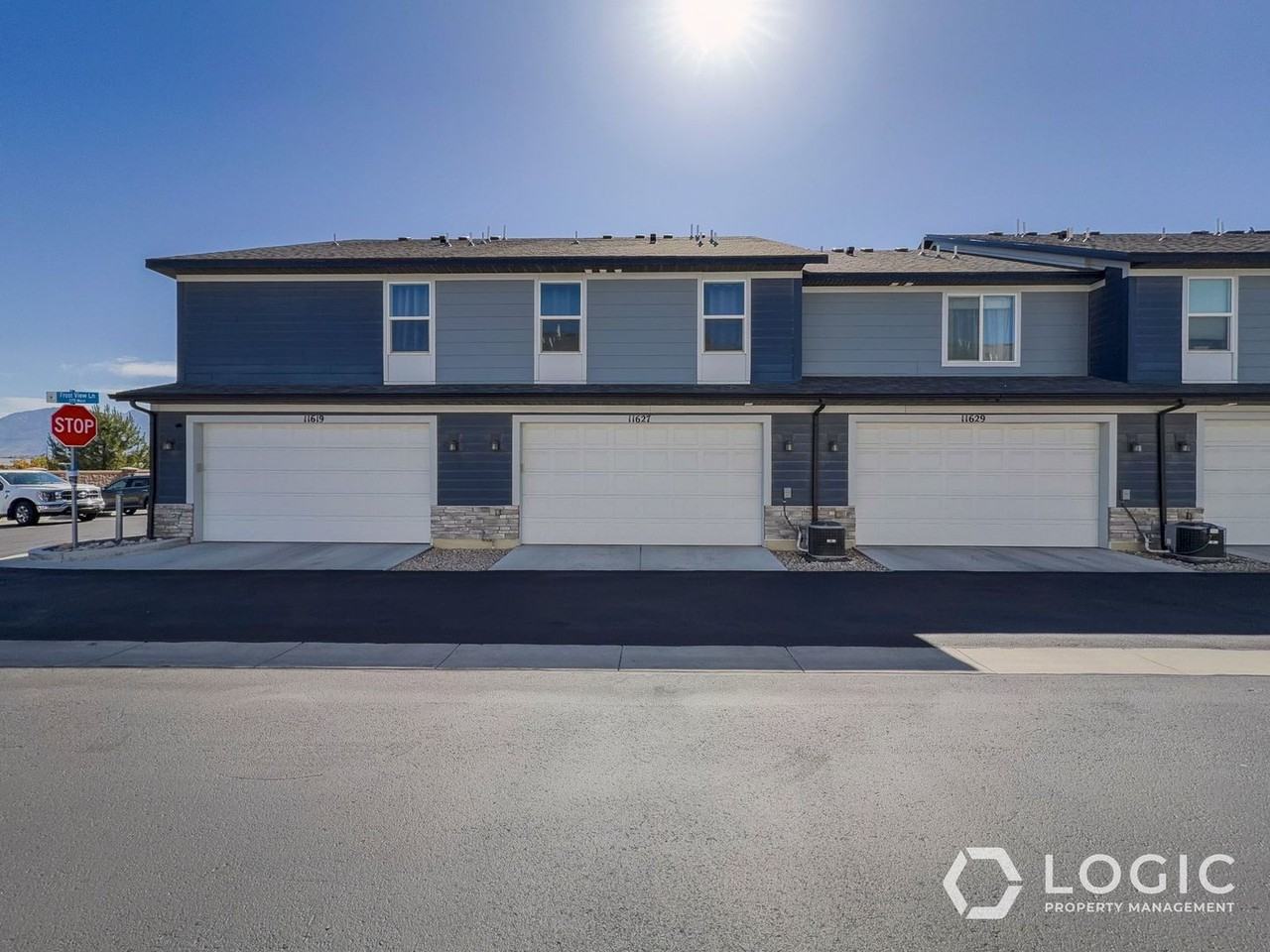 11627 S Frost View Ln - Photo 2 of 23