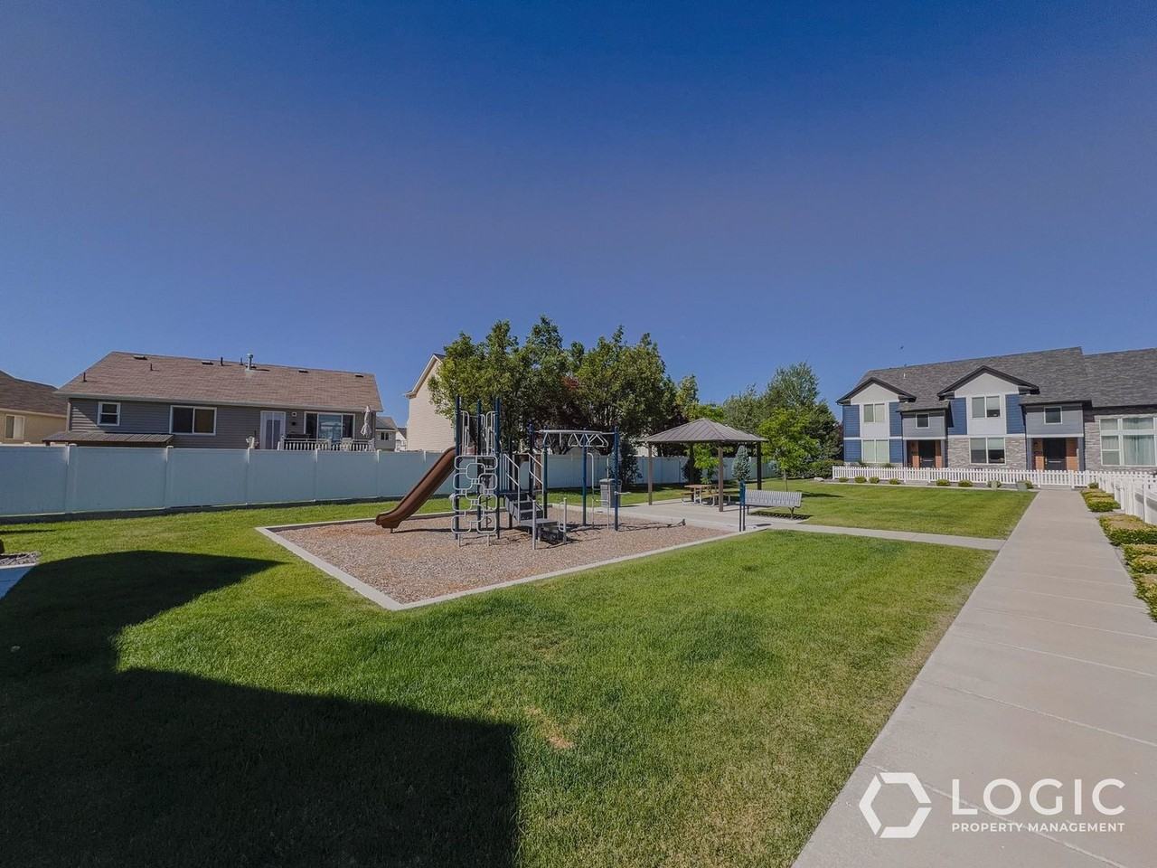 11627 S Frost View Ln - Photo 3 of 23