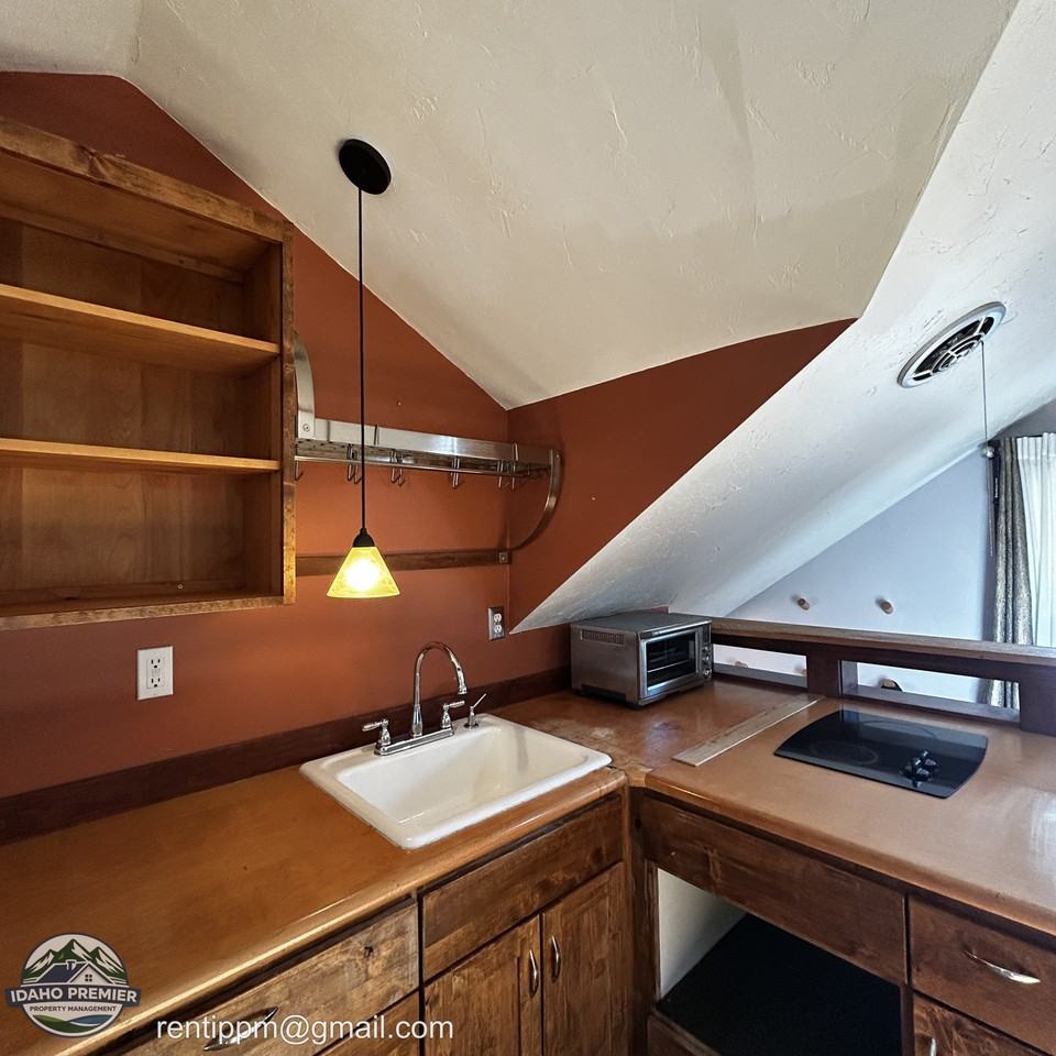 1315 N 19th St #B - Photo 5 of 8