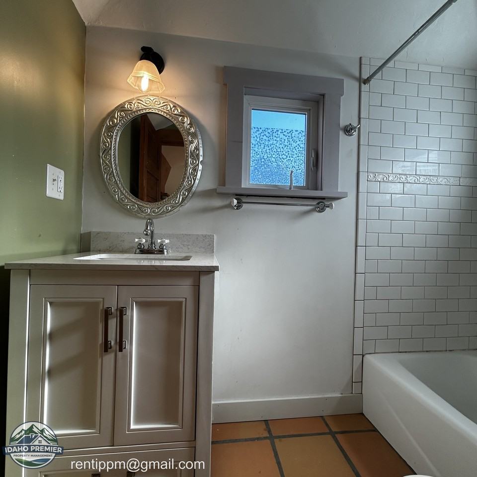 1315 N 19th St #B - Photo 7 of 8