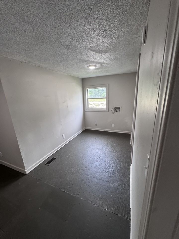 632 Taggart Ave #1 - Photo 6 of 17