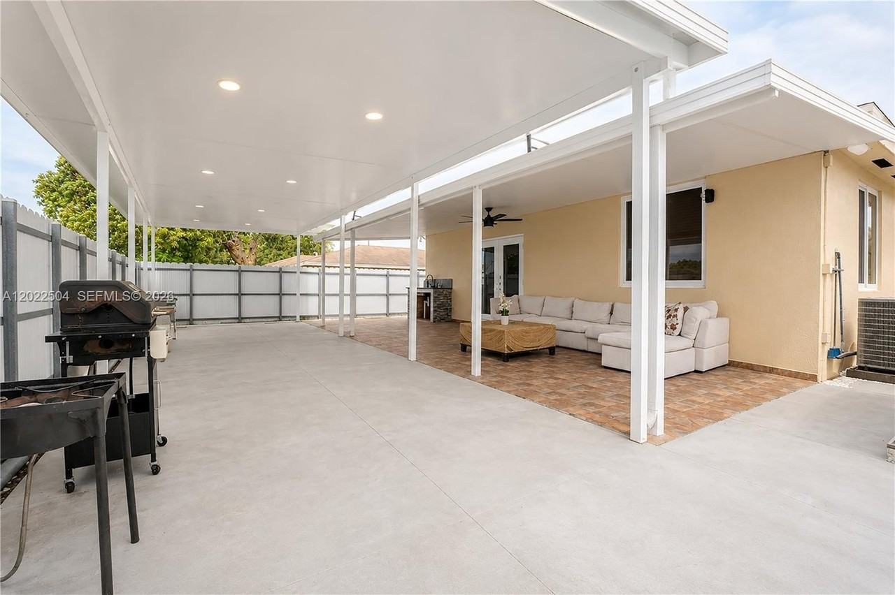 1670 Nw 73rd St - Photo 5 of 24